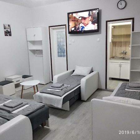 Apartmani Pinokio Ni Exterior foto