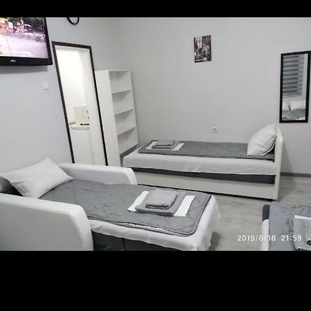 Apartmani Pinokio Ni Exterior foto
