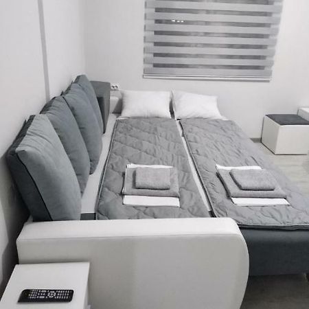 Apartmani Pinokio Ni Exterior foto