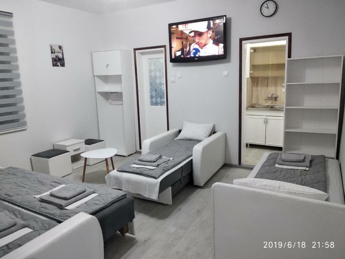 Apartmani Pinokio Ni Exterior foto